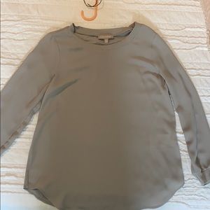 Gray long sleeve shirt